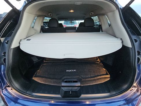 Used 2018 Nissan Rogue SV image 14