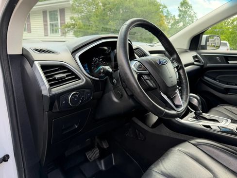 Used 2017 Ford Edge Titanium w/ Equipment Group 302A AWD/4WD image 10