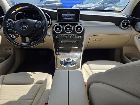 Used 2019 Mercedes-Benz GLC 350e 4MATIC w/ Premium Package image 12