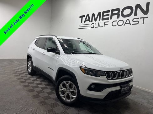 Used 2024 Jeep Compass Latitude AWD/4WD image 1