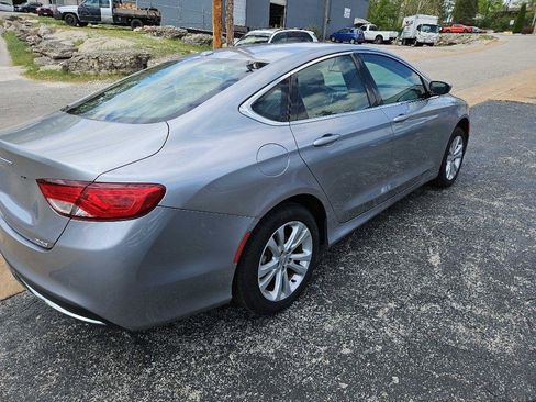Used 2015 Chrysler 200 Limited w/ Convenience Group image 4