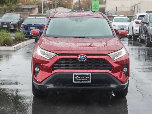 Used 2021 Toyota RAV4 XLE image 6