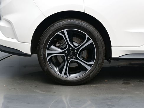 Used 2019 Ford Edge ST w/ Convenience Package image 9