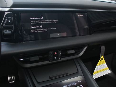 New 2025 Porsche Macan 4S Electric image 17