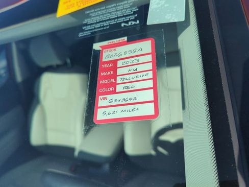 Certified 2023 Kia Telluride EX w/ EX Captain's Chair Package image 7