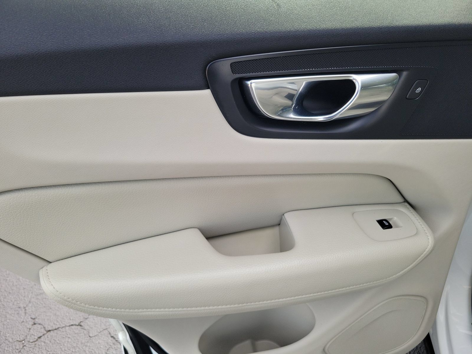 Used 2020 Volvo XC60 T5 Inscription w/ Protection Package Premier FWD image 13