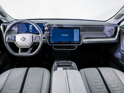 Used 2025 Rivian R1T Adventure image 26