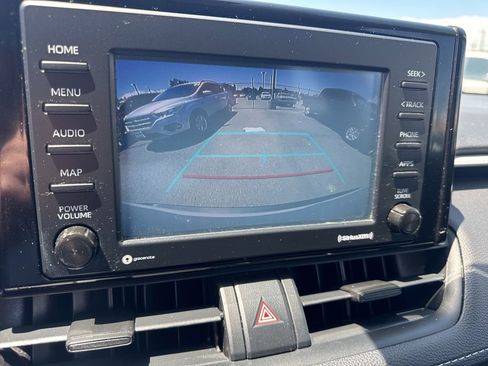 Used 2021 Toyota RAV4 LE AWD/4WD image 11