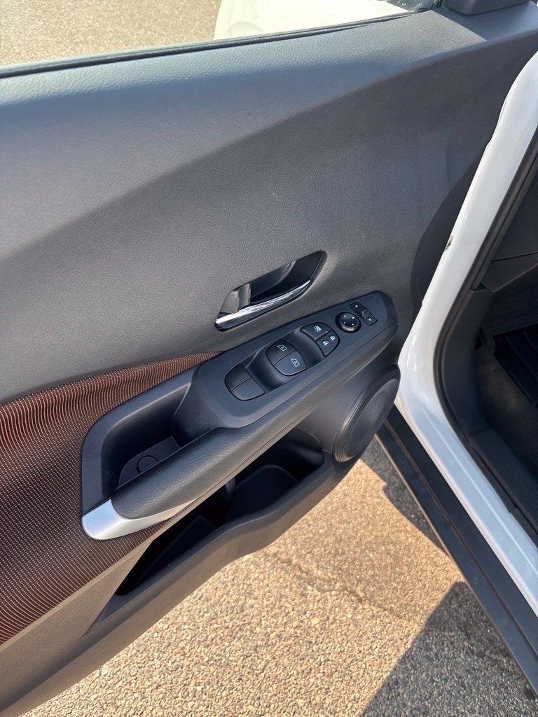 Used 2023 Nissan Kicks SR FWD image 12