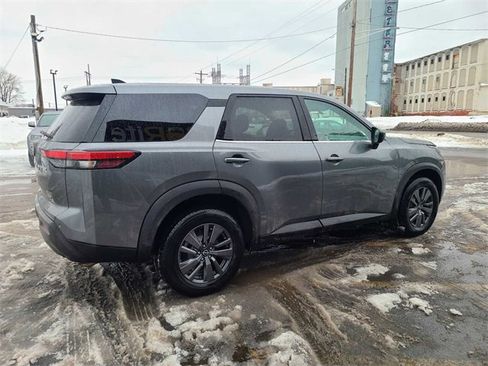 Used 2023 Nissan Pathfinder S image 6