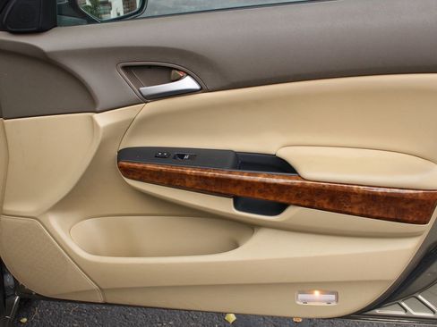 Used 2009 Honda Accord EX image 18