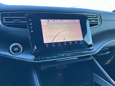 Used 2024 Jeep Wagoneer Series II w/ Flexible Seating Group image 32