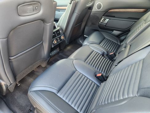 Certified 2025 Land Rover Discovery S image 33