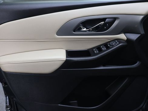 Used 2022 Chevrolet Traverse LS image 16