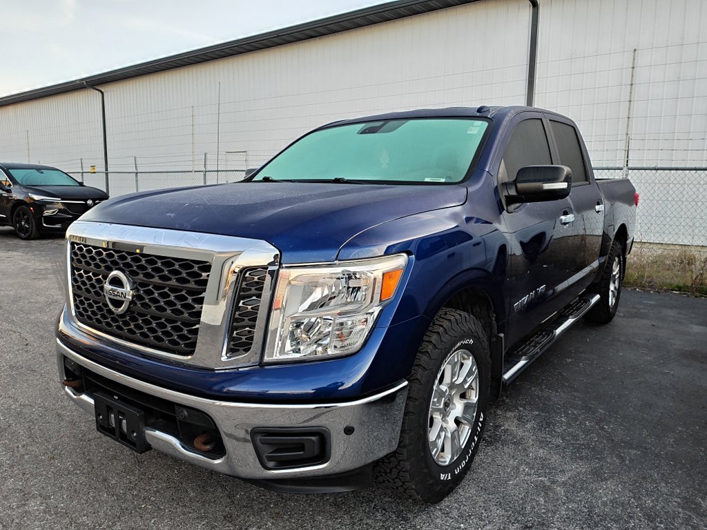 Used 2018 Nissan Titan SV w/ SV Convenience Package AWD/4WD image 1