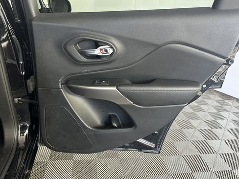 Used 2019 Jeep Cherokee High Altitude image 31