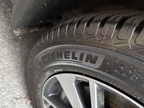 Used 2018 Toyota RAV4 XLE image 27