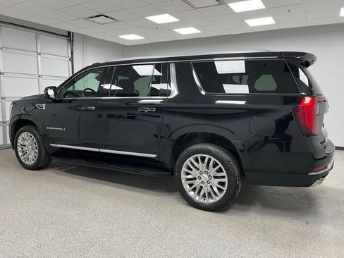 Used 2025 GMC Yukon XL Denali AWD/4WD image 7