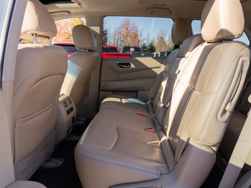 Used 2015 Nissan Pathfinder Platinum FWD image 21