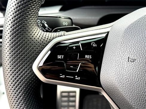 Certified 2022 Volkswagen GTI SE image 16