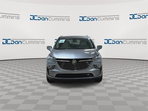 Used 2023 Buick Enclave Essence image 3