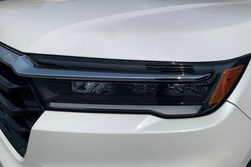 Used 2023 Honda Pilot Elite image 7