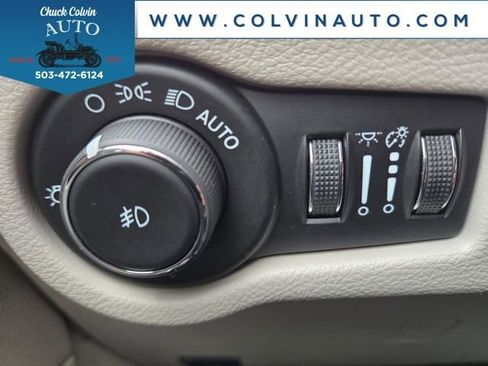 Used 2024 Chrysler Pacifica Touring-L image 26