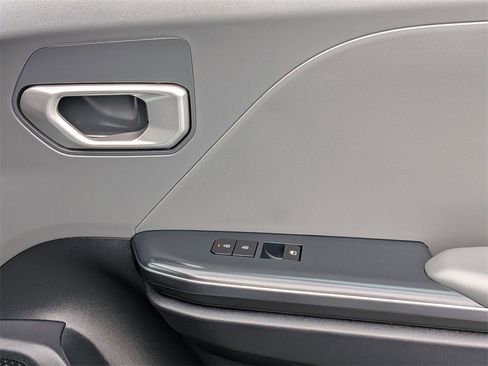 Used 2025 Kia K4 LXS image 33