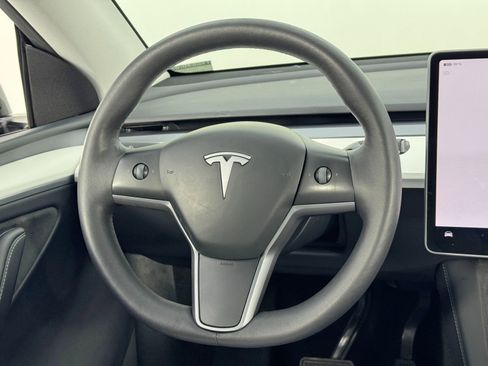 Used 2023 Tesla Model Y Long Range image 18