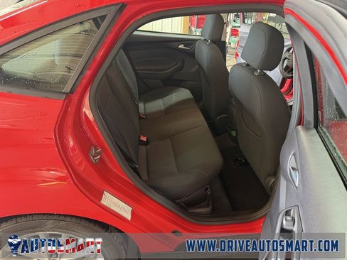 Used 2015 Ford Focus SE image 24