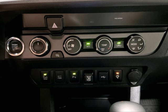 Used 2020 Toyota Tacoma TRD Sport w/ Technology Package AWD/4WD image 32