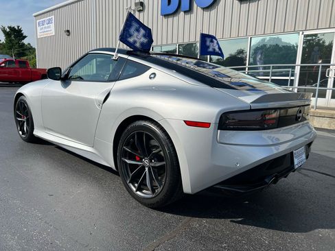Used 2023 Nissan Z w/ Floor Mat Package (L93) RWD image 3
