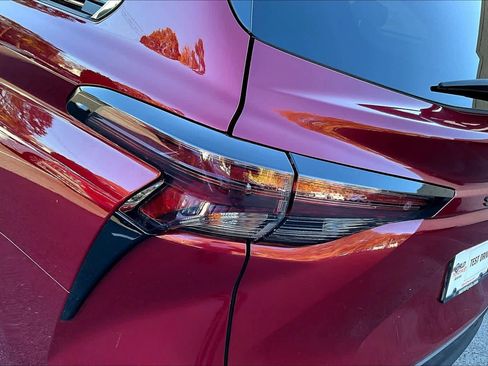 Certified 2023 Toyota Sienna XLE image 28