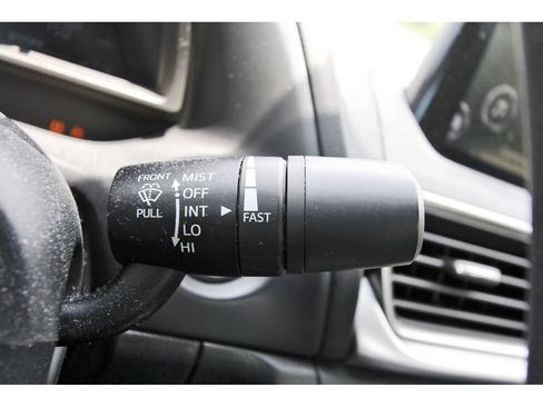 Used 2018 MAZDA MAZDA3 Sport FWD image 19