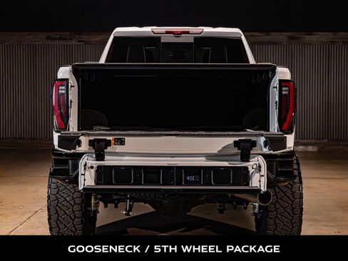 Used 2025 GMC Sierra 2500 AT4X image 9