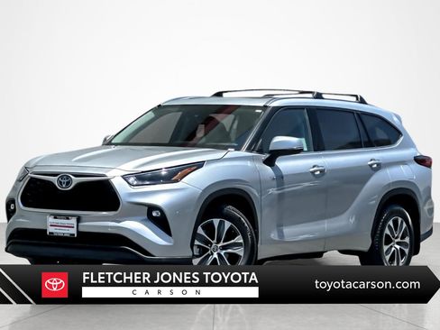 Certified 2021 Toyota Highlander XLE FWD image 1