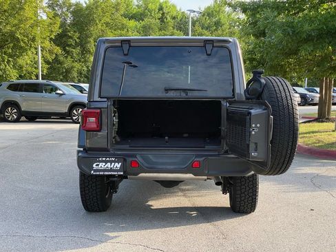 Used 2025 Jeep Wrangler Unlimited Sahara AWD/4WD image 6