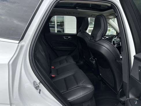 Used 2022 Volvo XC60 B5 Inscription w/ Climate Package image 27