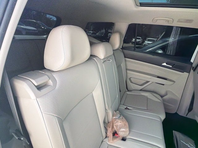 Used 2023 Volkswagen Atlas SE w/ Panoramic Sunroof Package FWD image 13