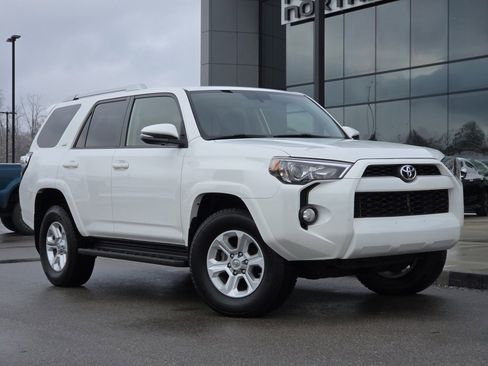Used 2015 Toyota 4Runner SR5 image 2