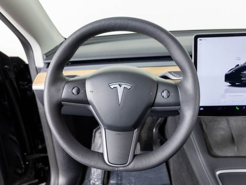 Used 2024 Tesla Model Y Long Range AWD/4WD image 31