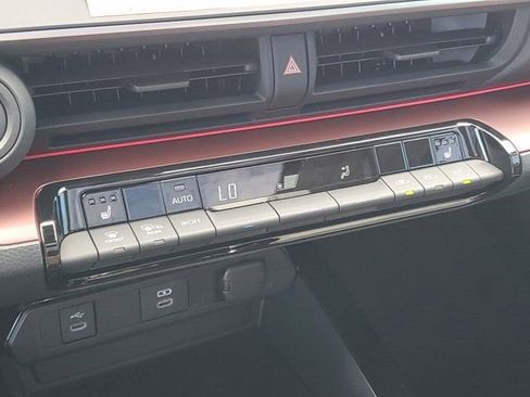 New 2025 Toyota Prius Plug-In Hybrid image 28