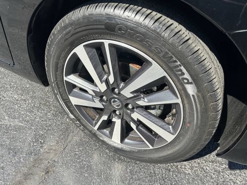 Used 2021 Nissan Versa SV image 10