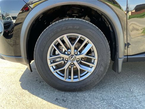 Used 2024 Nissan Rogue S image 24