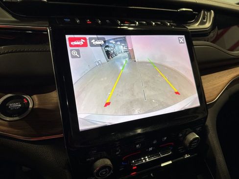 Used 2022 Jeep Grand Cherokee Summit w/ Luxury Tech Group V image 28