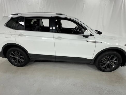 Used 2024 Volkswagen Tiguan SE AWD/4WD image 2