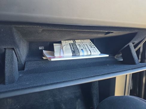 Used 2022 Tesla Model X image 17