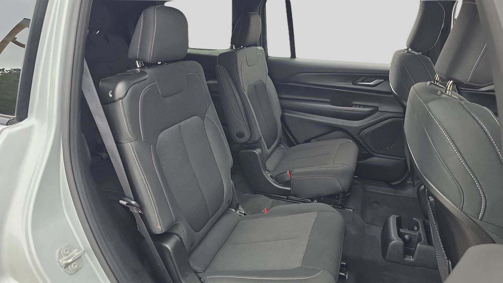 Used 2025 Jeep Grand Cherokee L Laredo w/ Luxury Tech Group I AWD/4WD image 17