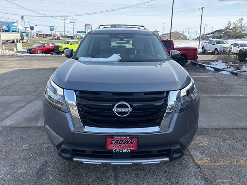 New 2025 Nissan Pathfinder SL image 9