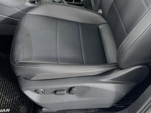 Used 2021 Volkswagen Tiguan SE image 19